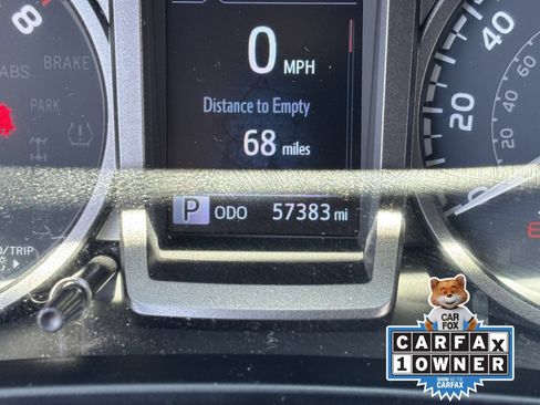 Used 2022 Toyota Tacoma TRD Off-Road AWD/4WD image 31
