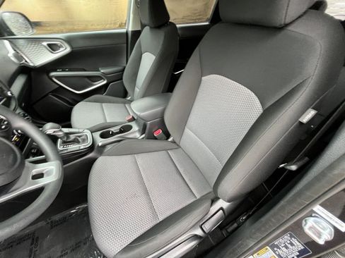 Used 2025 Kia Soul LX w/ LX Technology Package image 36