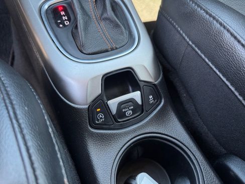 Used 2018 Jeep Compass Latitude FWD image 21