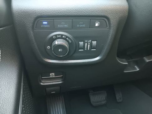 Used 2023 Jeep Grand Cherokee image 30