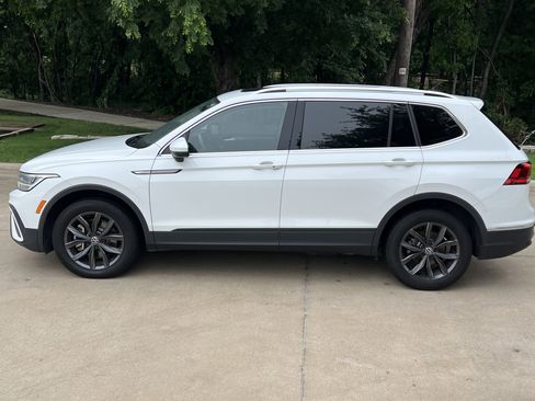 Certified 2022 Volkswagen Tiguan SE w/ Panoramic Sunroof Package FWD image 7