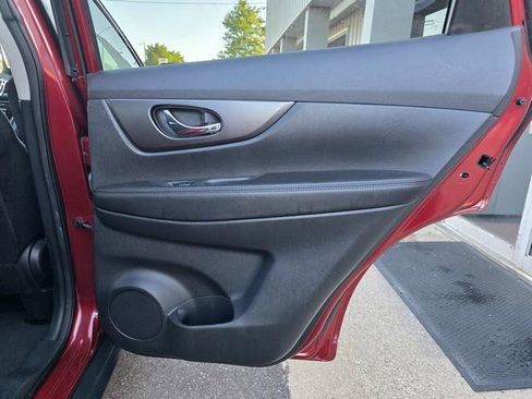 Used 2016 Nissan Rogue SV FWD image 27