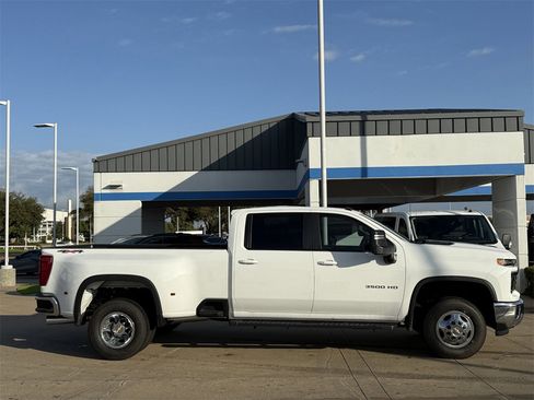 Certified 2025 Chevrolet Silverado 3500 LT image 3