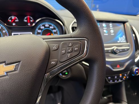 Used 2017 Chevrolet Cruze LT w/ Convenience Package image 17