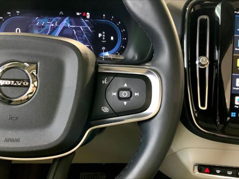 Used 2023 Volvo XC40 B5 Ultimate w/ Protection Package Premier image 25