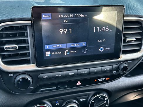 Used 2022 Hyundai Venue SE FWD image 16