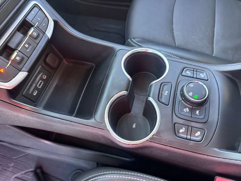 Used 2024 GMC Terrain SLT w/ Infotainment Package II AWD/4WD image 18