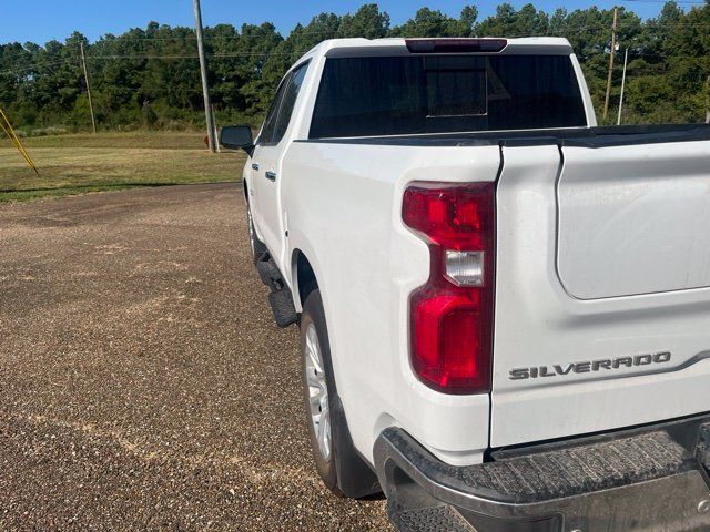 Used 2024 Chevrolet Silverado 1500 LTZ AWD/4WD image 3