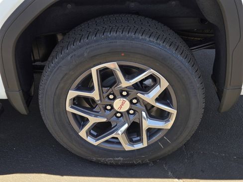 New 2025 GMC Sierra 1500 SLT w/ SLT Premium Package image 5