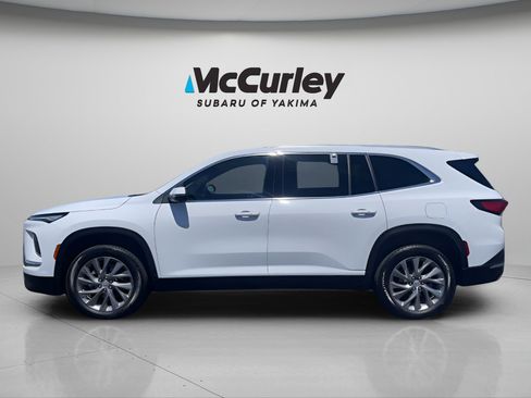 Used 2025 Buick Enclave Preferred AWD/4WD image 3