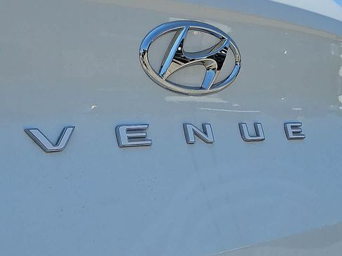 Used 2025 Hyundai Venue SE FWD image 29