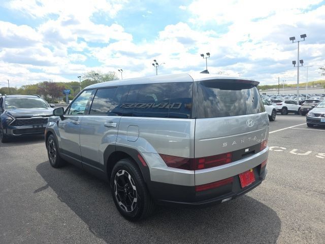 Used 2025 Hyundai Santa Fe SE AWD/4WD image 4
