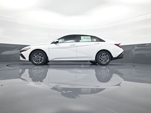 New 2025 Hyundai Elantra Blue image 28