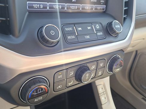 Used 2019 GMC Acadia Denali w/ Technology Package FWD image 15
