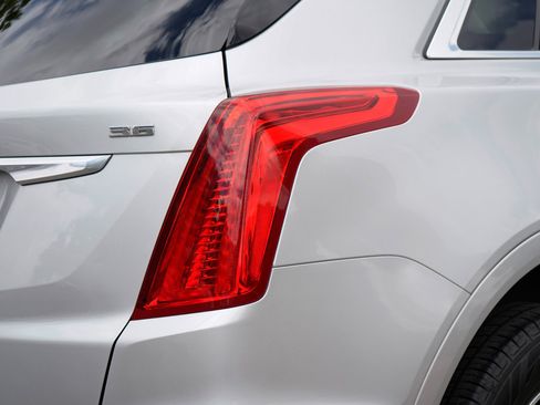 Used 2019 Cadillac XT5 Luxury AWD/4WD image 14