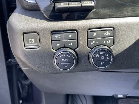 Used 2022 Chevrolet Silverado 1500 LTZ AWD/4WD image 20