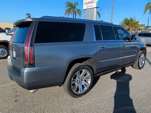 Used 2020 Cadillac Escalade ESV Premium Luxury image 8