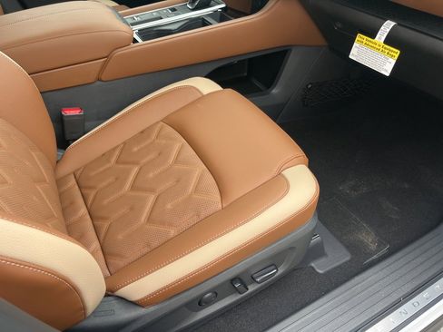 New 2026 Nissan Pathfinder Platinum image 21