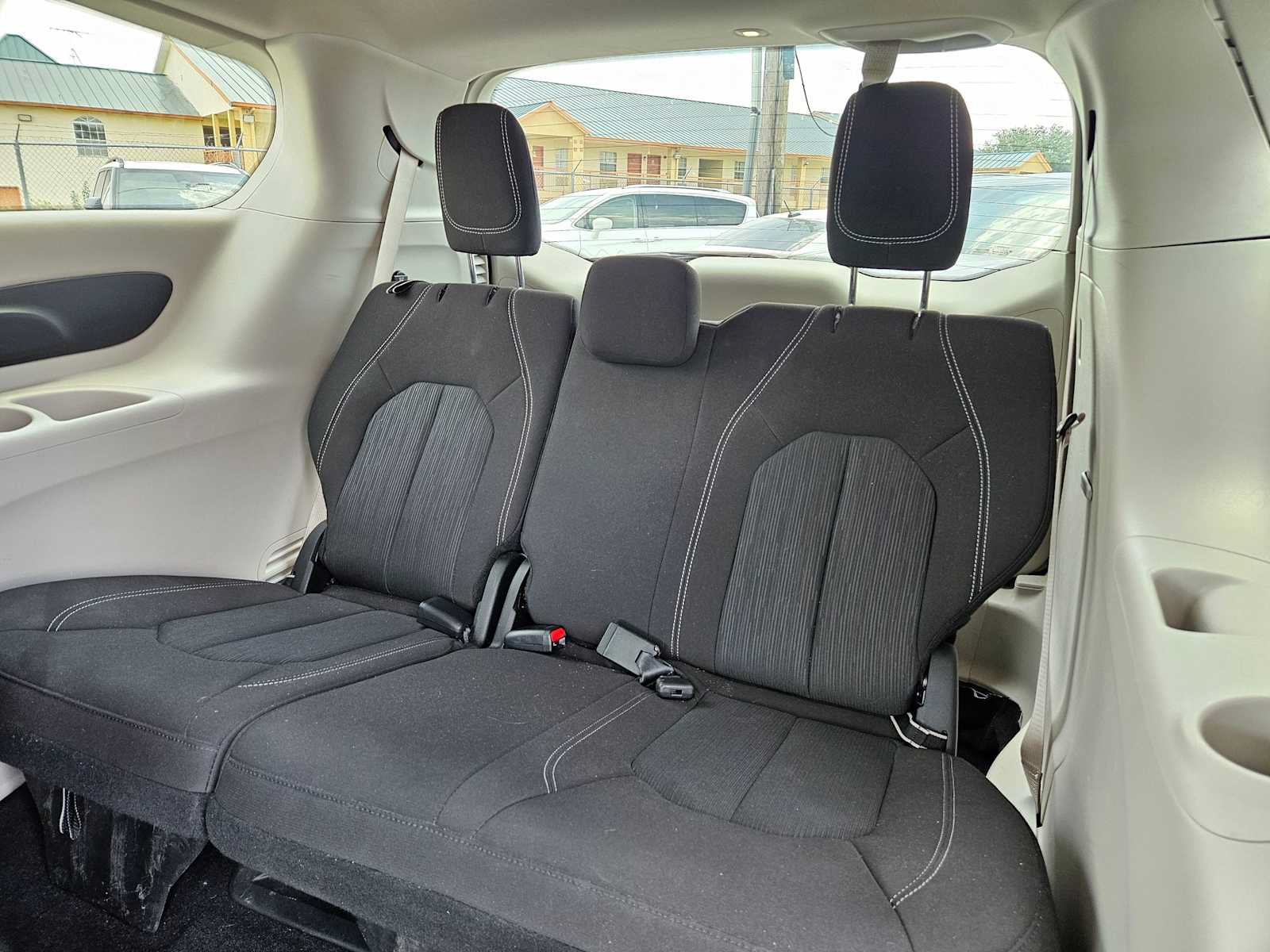 Used 2022 Chrysler Voyager LX FWD image 17