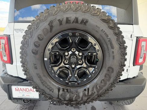 Used 2024 Ford Bronco Wildtrak image 13