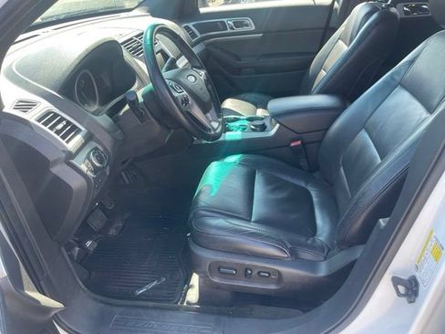 Used 2015 Ford Explorer XLT w/ Equipment Group 202A AWD/4WD image 14