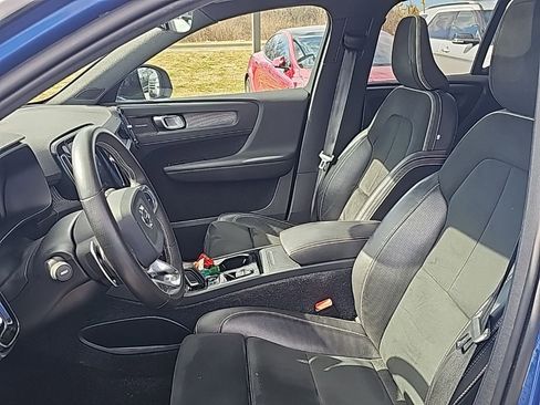 Used 2020 Volvo XC40 T5 R-Design w/ Protection Package Premier image 3