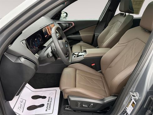 Used 2025 BMW X3 xDrive30i w/ Premium Package image 9