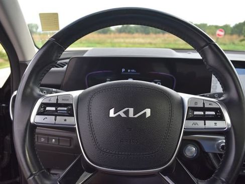 Certified 2023 Kia Telluride S w/ S Sunroof Package AWD/4WD image 33