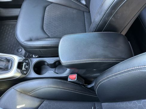 Used 2018 Jeep Compass Latitude FWD image 22