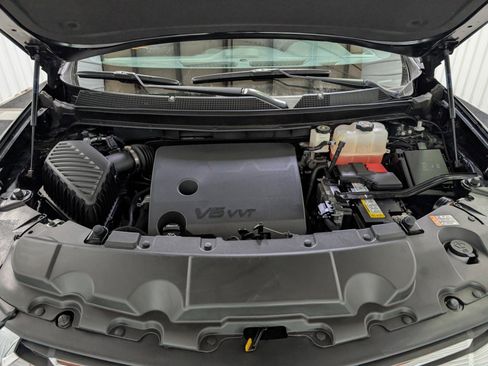 Used 2023 Chevrolet Traverse LT image 29