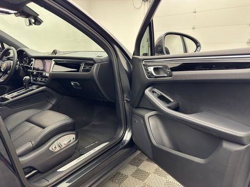 Used 2022 Porsche Macan S AWD/4WD image 35
