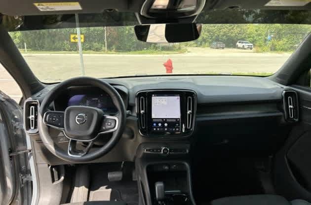 Used 2023 Volvo XC40 Recharge Ultimate AWD/4WD image 4