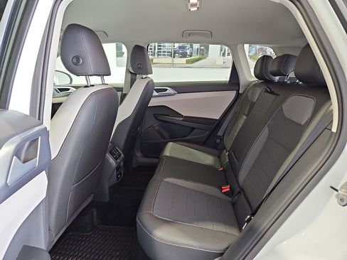 Certified 2025 Volkswagen Taos SE AWD/4WD image 13