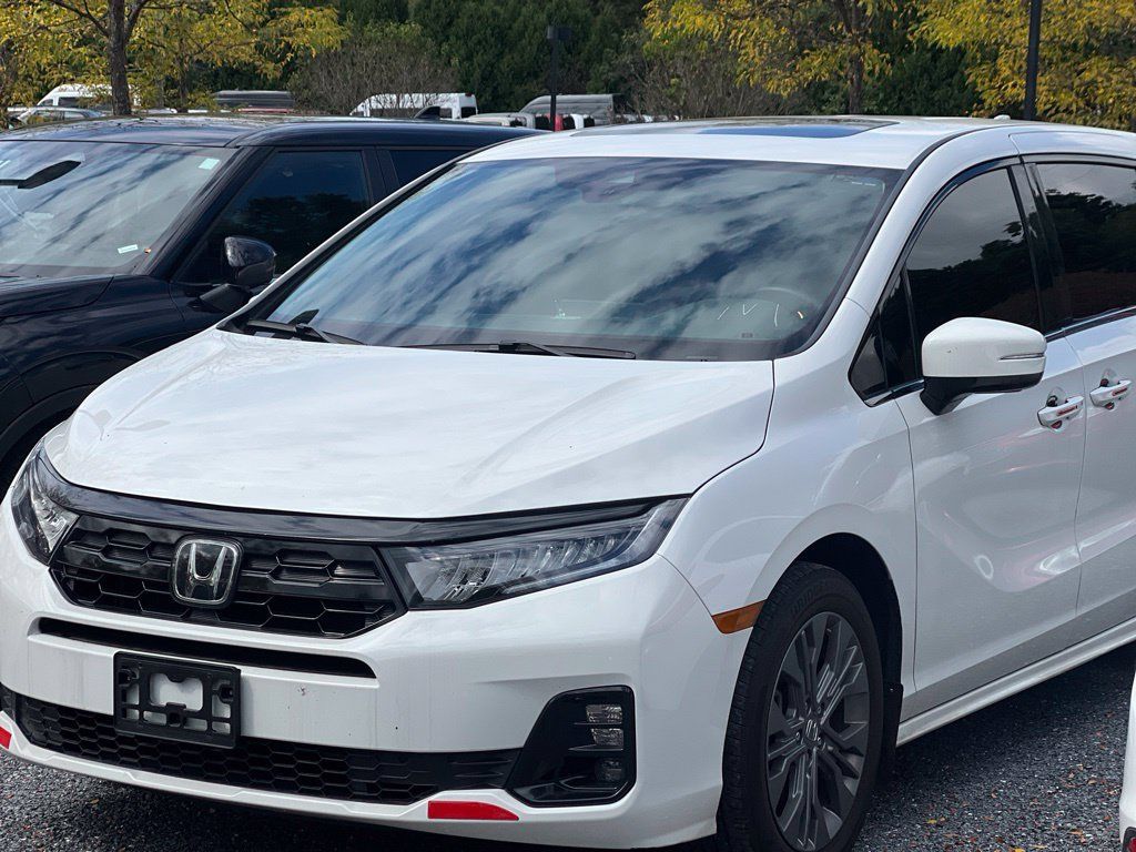 Used 2025 Honda Odyssey Elite image 2
