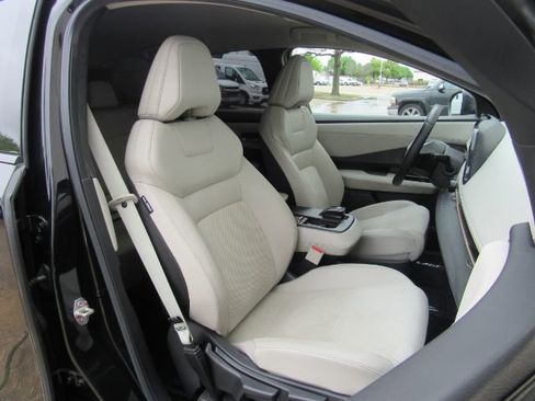 Used 2023 Nissan Ariya FWD image 22