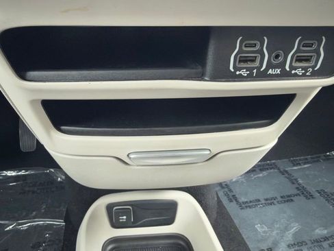 Used 2022 Chrysler Voyager LX FWD image 31