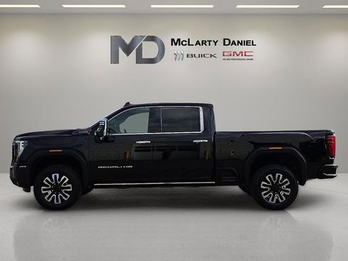 Used 2025 GMC Sierra 2500 Denali Ultimate w/ Max Trailering Package image 3