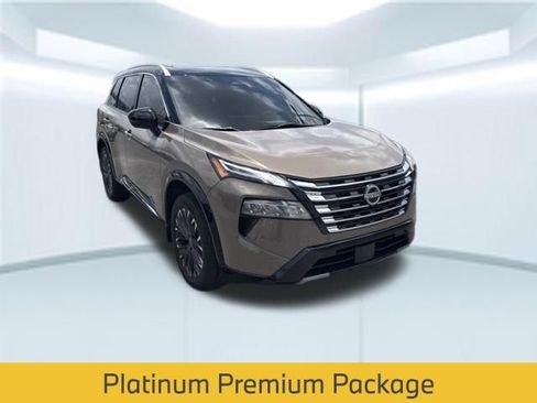 Used 2024 Nissan Rogue Platinum w/ Platinum Premium Package FWD image 4