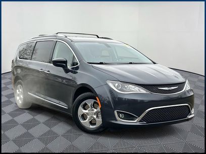 Used 2020 Chrysler Pacifica Touring-L w/ Premium Audio Group