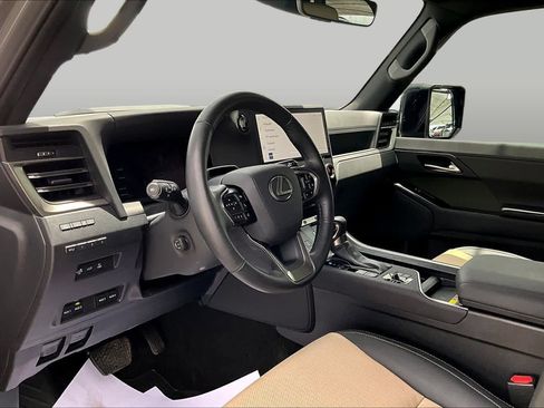 Used 2025 Lexus GX 550 AWD/4WD image 18