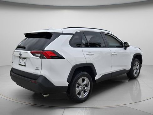 Used 2024 Toyota RAV4 LE AWD/4WD image 7