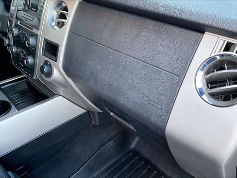 Used 2017 Ford Expedition XLT image 20