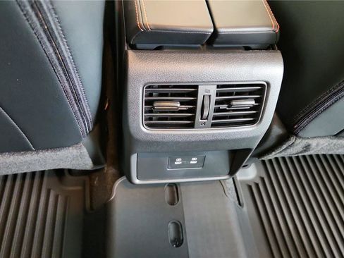 Used 2025 Nissan Rogue SV image 34