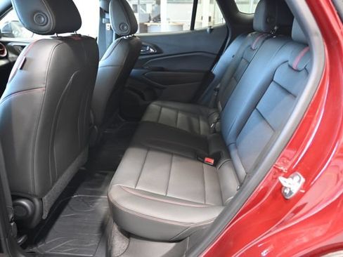 Used 2025 Chevrolet Trax RS FWD image 11