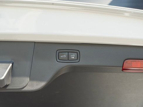 Certified 2025 Porsche Macan Electric image 35