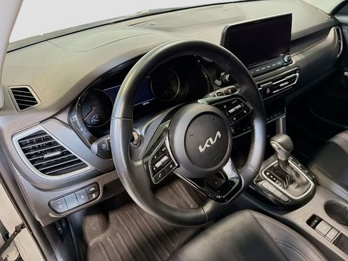 Used 2023 Kia Seltos SX w/ SX Sunroof Package AWD/4WD image 11