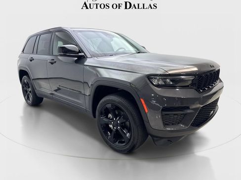 Used 2023 Jeep Grand Cherokee Altitude AWD/4WD image 4