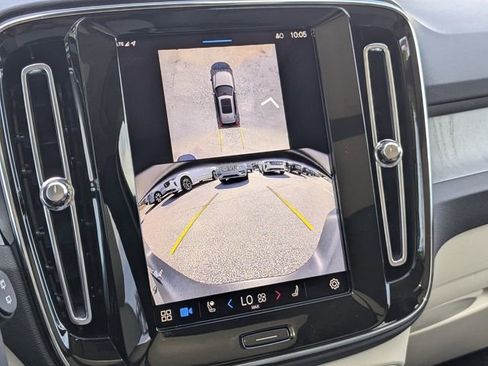 Certified 2025 Volvo XC40 B5 Plus w/ Protection Package Premier image 28