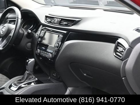Used 2021 Nissan Rogue Sport SV AWD/4WD image 6