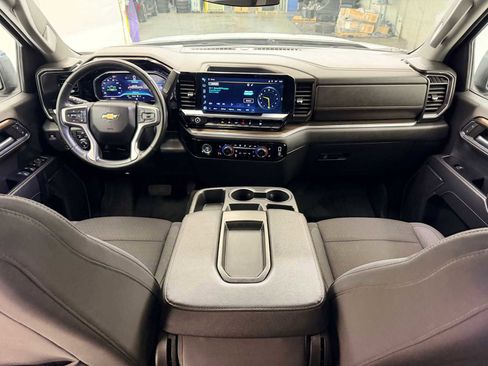 Used 2024 Chevrolet Silverado 1500 LT image 17
